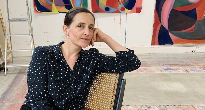 Caroline Denervaud: The synergy of two passions, contemporary dance and abstract painting