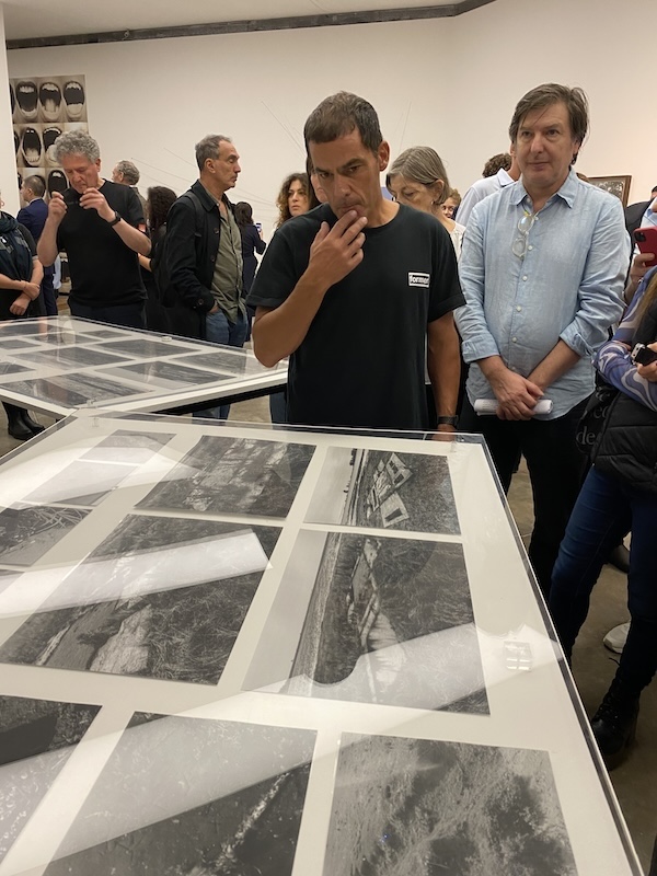 Lo que la noche le cuenta al dia